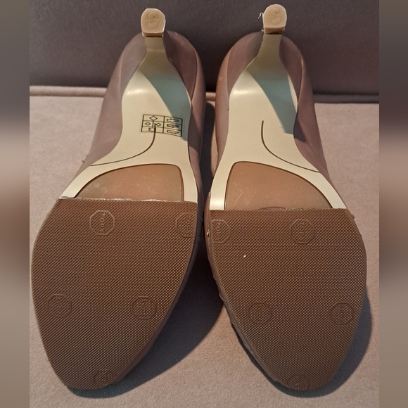 Nine West "NWPURSUITED" Size 5.5 Tan Peep Toe High Heels, EUC with TOPY soles - Picture 3 of 9